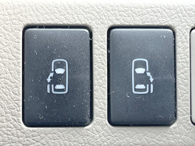 �y�����X���C�h�h�A�z���ԏ�ŗׂ̎ԂƂ̊Ԋu���������ɂ������A�X���C�h�h�A�Ȃ���S!�h�A�I�[�v������������炸�A�J�������L���̂ŏ��~�肪�Ƃ��Ă��ȒP�ł��B�傫�ȉו��̏o���������Ȃ���\��