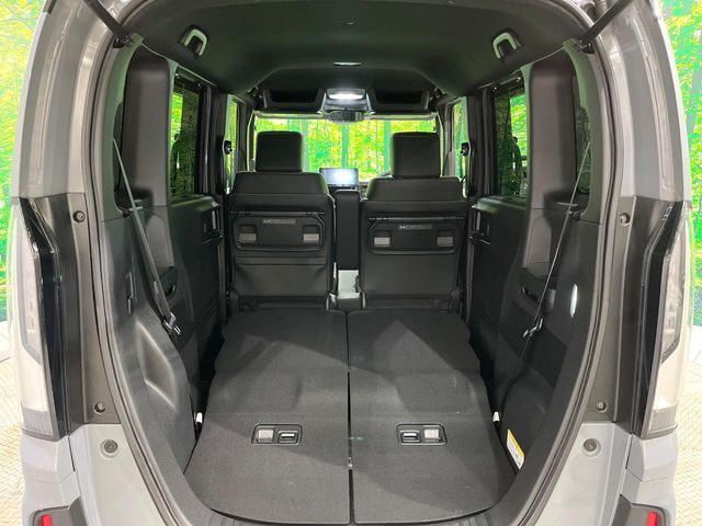 普段のお買い物や通勤、送迎等に十分な荷室スペースを確保しております。セカンドシートを倒すと、大きな荷物の積載も可能です♪