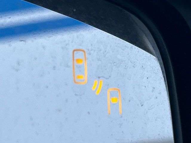 �y�����r�[�N���f�B�e�B�N�V�����z���s���A�h�A�~���[�̎��p�ɂȂ�₷���ӏ��Ɍ㑱�Ԃ��ڋ߂���ƃT�C�h�~���[�t�߂Ɍx����\���A�h���C�o�[�ɒ��ӊ��N�ƁA����̍ۂ̓n���h��������A�V�X�g�����܂��B