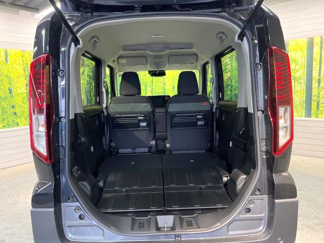 ���i�̂���������ʋ΁A���}���ɏ\���ȉ׎��X�y�[�X���m�ۂ��Ă���܂��B�Z�J���h�V�[�g��|���ƁA�傫�ȉו��̐ύڂ��\�ł���