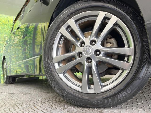 【純正18インチアルミホイール】外観にマッチした純正アルミホイールを装着しております。各種社外アルミホイールや、スタッドレスタイヤも取扱いしております。是非ご相談ください♪