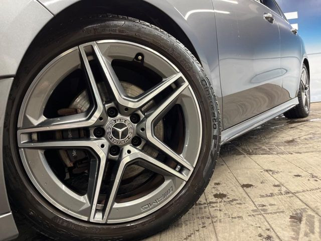 ●純正18インチアルミホイール:輸入車ならではの卓越した走りを支えるホイールと足回りです!日本車の走りに慣れている方にもぜひ体感して頂きたいほど、高いレベルでまとまっています!