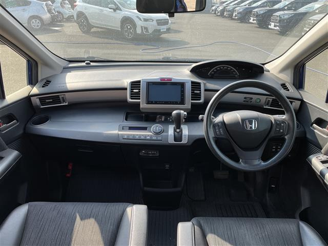 フリード1.5 G プレミアムエディション 4WD