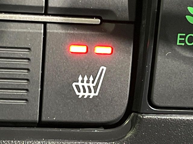 【シートヒーター】寒い日に重宝するシートヒーター!エアコンより早く温まってくれるので寒がりの人も安心ですね♪エアコンの温風は乾燥するから苦手、という方にもをおすすめです。