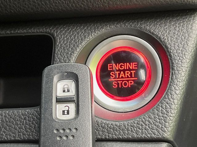 �yHonda�X�}�[�g�L�[�z�J�o����|�P�b�g�ɓ��ꂽ�܂܂ł��h�A�̎{���E�������\�ȃX�}�[�g�L�[�𑕔��B�G���W���̃I���E�I�t�����J�M�����o���K�v����������Ƃ��Ă��֗��ł���