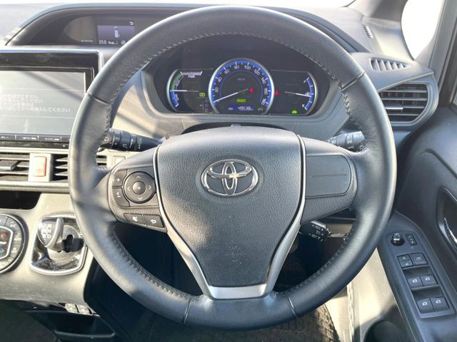 �y�����v�����X�e�A�����O�z�㎿�Ȋv���g�p���邱�ƂŁA��ɂ����������݂ƂĂ��^�]���₷���n���h���ł���