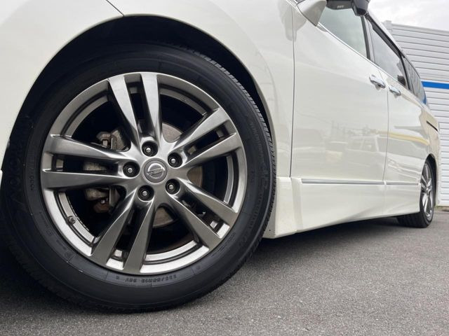 �y����18�C���`�A���~�z�C�[���z�O�ςɃ}�b�`���������A���~�z�C�[���𑕒����Ă���܂��B�e��ЊO�A���~�z�C�[����A�X�^�b�h���X�^�C�����戵�����Ă���܂��B���񂲑��k����������