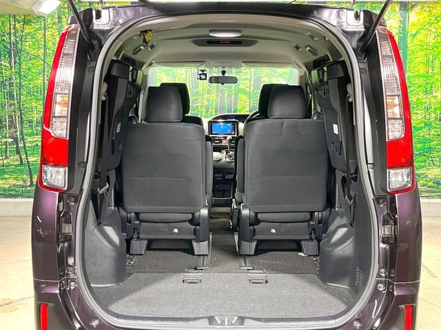 ���i�̂���������ʋ΁A���}���ɏ\���ȉ׎��X�y�[�X���m�ۂ��Ă���܂��B�Z�J���h�V�[�g��|���ƁA�傫�ȉו��̐ύڂ��\�ł���