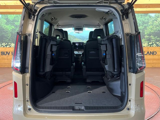 ���ڃV�[�g�͑O��X���C�h���\�ł��B���ɉ�����Α������L������������A�O�ɋl�߂�Α傫�ȃ��Q�b�W�X�y�[�X���m�ۂł��܂��B�V�[���ɉ����Ďg�������ł��邩��Ƃ��Ă��֗��ł���