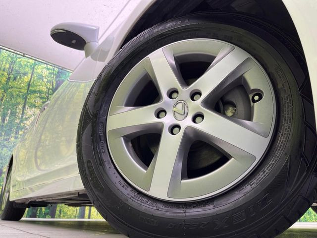 【純正15インチアルミホイール】外観にマッチした純正アルミホイールを装着しております。各種社外アルミホイールや、スタッドレスタイヤも取扱いしております。是非ご相談ください♪