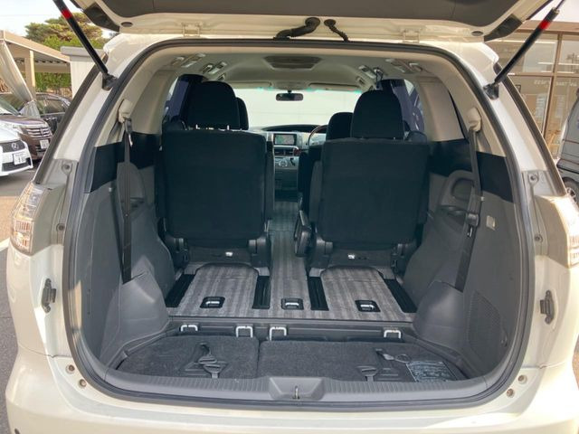 ���i�̂���������ʋ΁A���}���ɏ\���ȉ׎��X�y�[�X���m�ۂ��Ă���܂��B�Z�J���h�V�[�g��|���ƁA�傫�ȉו��̐ύڂ��\�ł���