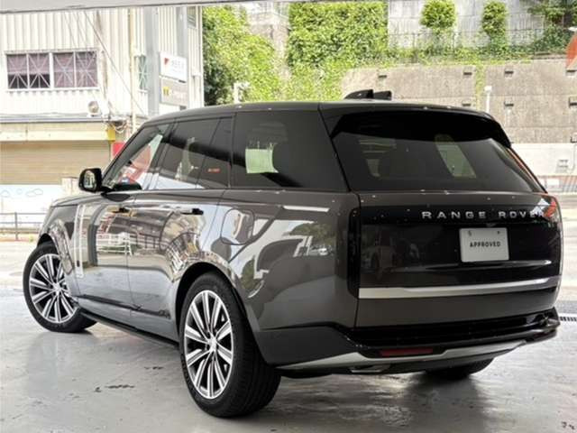 レンジローバーオートバイオグラフィ 3.0L P550e スタンダードホイールベース 4WD