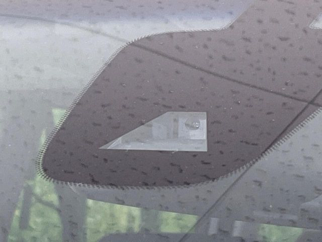 �y�G�}�[�W�F���V�[�u���[�L�z���s���ɑO���̎ԗ�����F�����A�Փ˂������Ȏ��͌x��ƃu���[�L�ŏՓˉ���Ɣ�Q�y�����A�V�X�g�B�����S�Ƀh���C�u�����y���݂��������܂��B