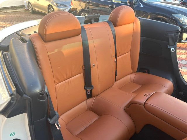 後部座席も気になるようなキズ・汚れやへたり等、大きなダメージはなく、良好な状態です。