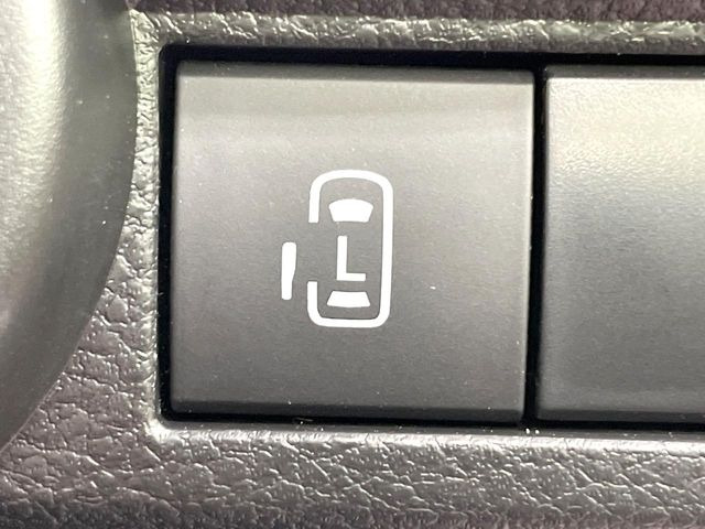 【パワースライドドア】スマートキーや運転席のスイッチでスライドドアの開閉が可能♪電動だから力を入れてドアを開ける必要が無く、小さいお子様でも、重い荷物を持っている時もラクに開け閉めできます♪