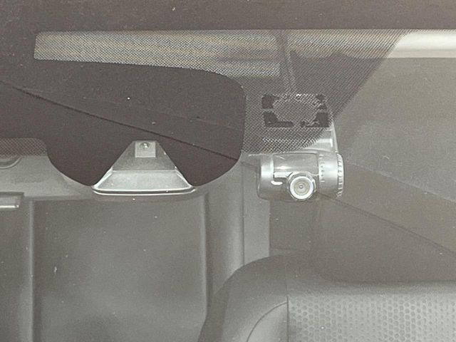 �y�G�}�[�W�F���V�[�u���[�L�z���s���ɑO���̎ԗ�����F�����A�Փ˂������Ȏ��͌x��ƃu���[�L�ŏՓˉ���Ɣ�Q�y�����A�V�X�g�B�����S�Ƀh���C�u�����y���݂��������܂��B