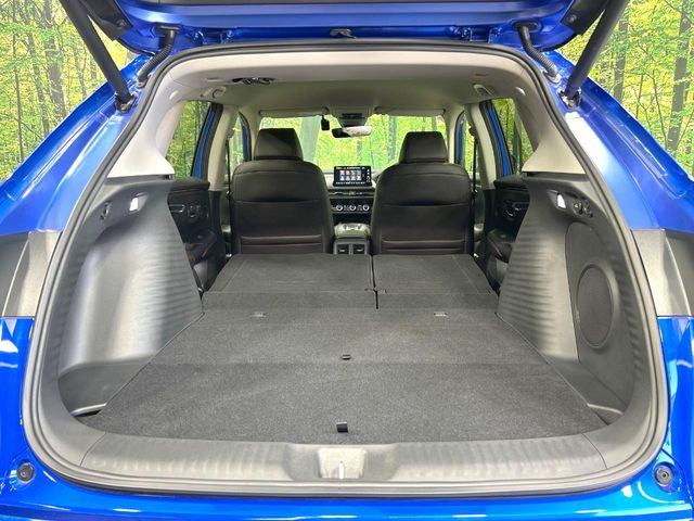 普段のお買い物や通勤、送迎等に十分な荷室スペースを確保しております。セカンドシートを倒すと、大きな荷物の積載も可能です♪