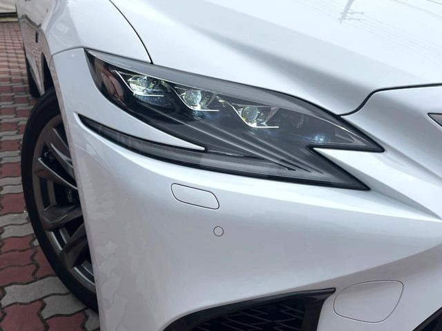 �y�O��LED�w�b�h���C�g�z�X�^�C���b�V���Ȍ����ڂ̎O��LED�w�b�h���C�g�𑕔���X�^�C�������łȂ��A��Ԃ̑��s�����E�ǍD�ň��S���Ă���肢�������܂��B