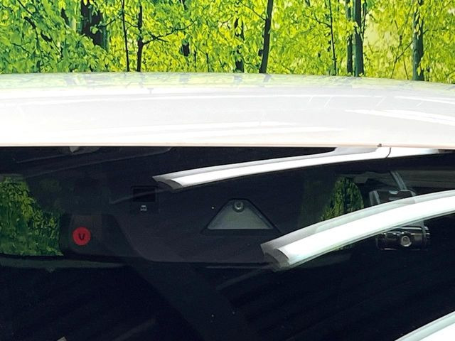 �yi-ACTIVESENSE�z���s���ɑO���̎ԗ�����F�����A�Փ˂������Ȏ��͌x��ƃu���[�L�ŏՓˉ���Ɣ�Q�y�����A�V�X�g�B�����S�Ƀh���C�u�����y���݂��������܂��B