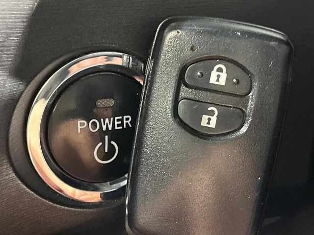 �y�X�}�[�g�L�[�z�J�o����|�P�b�g�ɓ��ꂽ�܂܂ł��h�A�̎{���E�������\�ȃX�}�[�g�L�[�𑕔��B�G���W���̃I���E�I�t�����J�M�����o���K�v����������Ƃ��Ă��֗��ł���