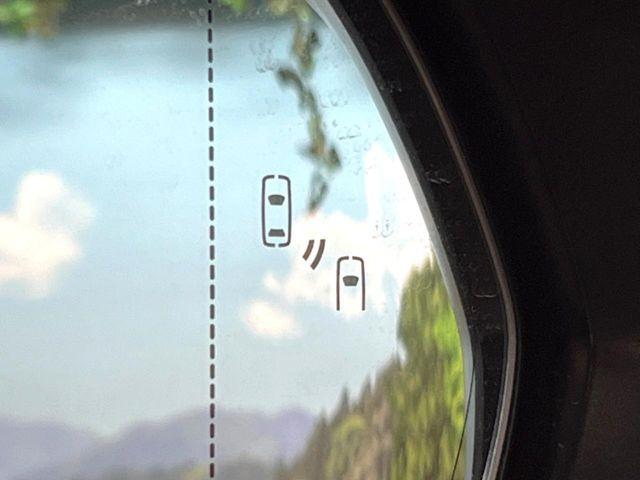 �y�u���C���h�X�|�b�g���j�^�[�z���s���A�h�A�~���[�̎��p�ɂȂ�₷���ӏ��Ɍ㑱�Ԃ��ڋ߂���ƃT�C�h�~���[�̃����Y�Ɍx����\��!�h���C�o�[�ɒ��ӊ��N�����Ă���܂��B