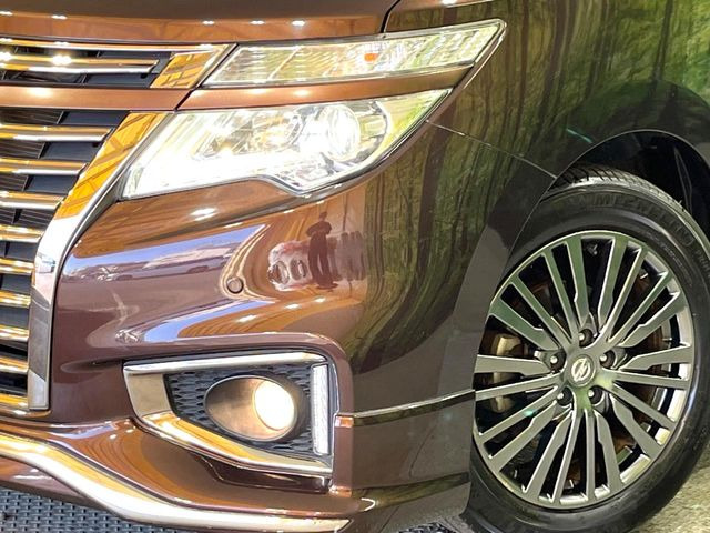 �yLED�w�b�h���C�g�z���V����ԑ��s�����ǍD�Ȏ��E���m�ۂ����S���ĉ^�]�ł��鍂�P�xLED�w�b�h���C�g�𑕔�!�_�����x�������A����d�͂��}�����Ă��܂��B