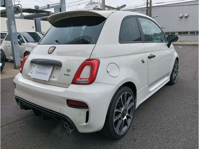 アバルト695ツーリズモ