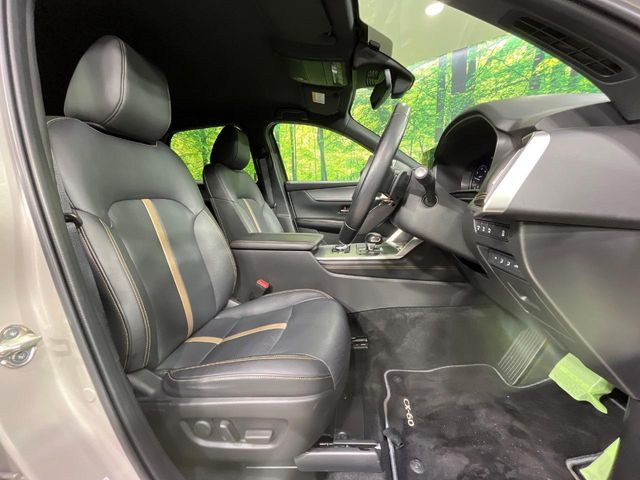 【黒革シート】上質な本革を使用し、高級感あふれる黒革シート。常に体に触れる部分だから、座り心地の良さにはこだわりたいですね♪汚れの付着や劣化を抑制する内装コーティング施工もおススメですよ♪