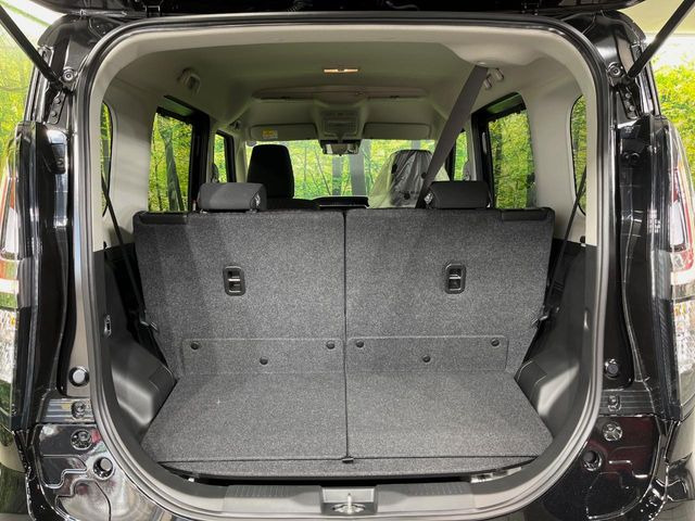 ���i�̂���������ʋ΁A���}���ɏ\���ȉ׎��X�y�[�X���m�ۂ��Ă���܂��B�Z�J���h�V�[�g��|���ƁA�傫�ȉו��̐ύڂ��\�ł���