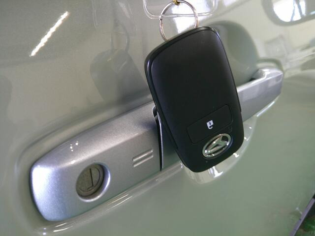 �L�[���|�P�b�g�ɓ��ꂽ�܂܂ł��G���W��ON/OFF�A�h�A�{��/�J���\���֗��ȃX�}�[�g�L�[�ł��B