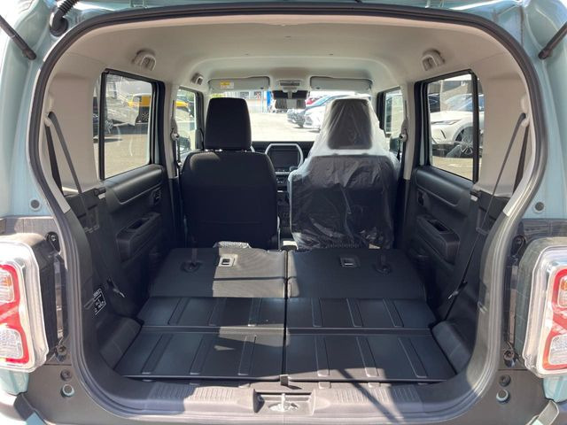 ���i�̂���������ʋ΁A���}���ɏ\���ȉ׎��X�y�[�X���m�ۂ��Ă���܂��B�Z�J���h�V�[�g��|���ƁA�傫�ȉו��̐ύڂ��\�ł���