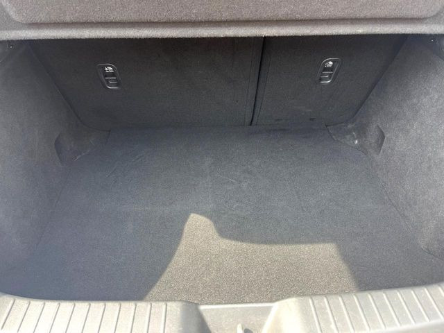 ���i�̂���������ʋ΁A���}���ɏ\���ȉ׎��X�y�[�X���m�ۂ��Ă���܂��B