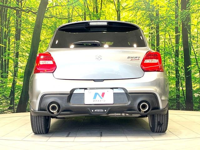 安心の最長10年・走行無制限保証(有償)をご用意。保証内容も充実はもちろん、無料点検&オイル交換や、年中無休の全国・24時間ロードサービスも付帯されておりますのでご安心下さい。