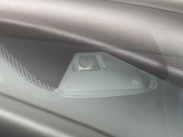 �y�z���_�Z���V���O�z���s���ɑO���̎ԗ�����F�����A�Փ˂������Ȏ��͌x��ƃu���[�L�ŏՓˉ���Ɣ�Q�y�����A�V�X�g�B�����S�Ƀh���C�u�����y���݂��������܂��B