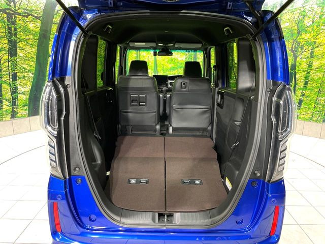 ���i�̂���������ʋ΁A���}���ɏ\���ȉ׎��X�y�[�X���m�ۂ��Ă���܂��B�Z�J���h�V�[�g��|���ƁA�傫�ȉו��̐ύڂ��\�ł���