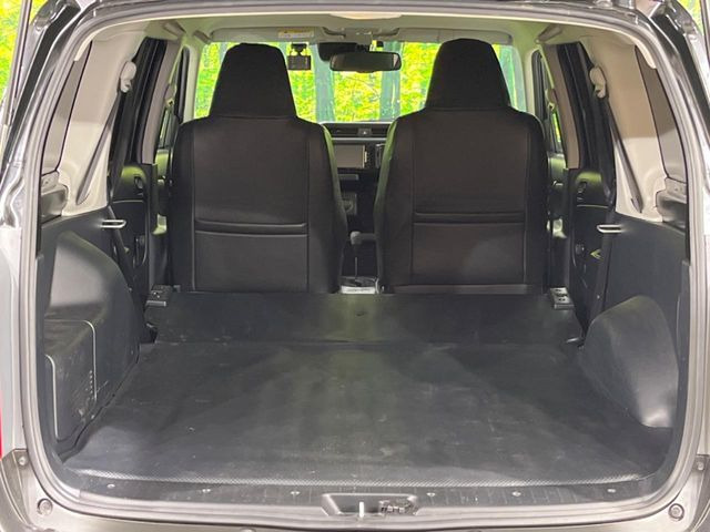 ���i�̂���������ʋ΁A���}���ɏ\���ȉ׎��X�y�[�X���m�ۂ��Ă���܂��B�Z�J���h�V�[�g��|���ƁA�傫�ȉו��̐ύڂ��\�ł���