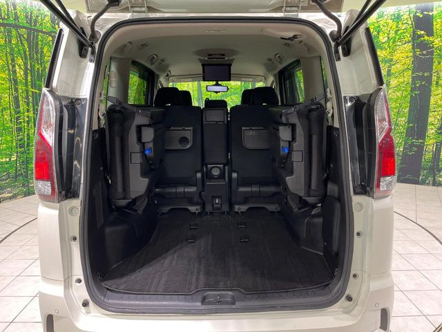 ���i�̂���������ʋ΁A���}���ɏ\���ȉ׎��X�y�[�X���m�ۂ��Ă���܂��B�Z�J���h�V�[�g��|���ƁA�傫�ȉו��̐ύڂ��\�ł���