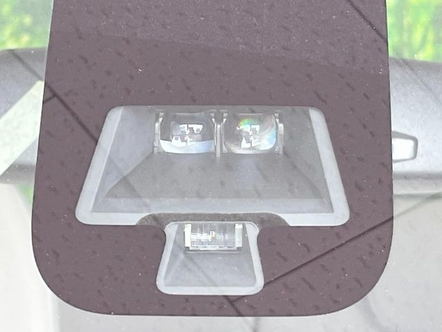 �y�C���e���W�F���g�G�}�[�W�F���V�[�u���[�L�z�t�����g�J�����őO���̎ԗ�����s�҂����m�B�Փ˂������Ȏ��͏Փ˔�Q�y���u���[�L���쓮�A�Փˉ�����T�|�[�g�B�����S�Ƀh���C�u�����y���݂��������܂��B