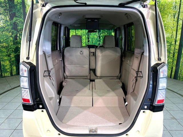 ���i�̂���������ʋ΁A���}���ɏ\���ȉ׎��X�y�[�X���m�ۂ��Ă���܂��B�Z�J���h�V�[�g��|���ƁA�傫�ȉו��̐ύڂ��\�ł���