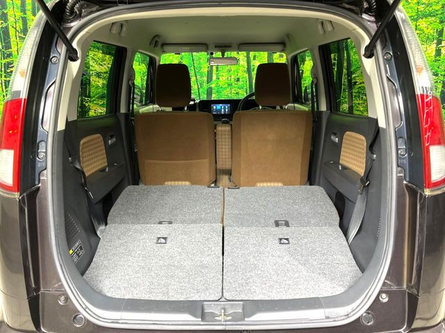 ���i�̂���������ʋ΁A���}���ɏ\���ȉ׎��X�y�[�X���m�ۂ��Ă���܂��B�Z�J���h�V�[�g��|���ƁA�傫�ȉו��̐ύڂ��\�ł���