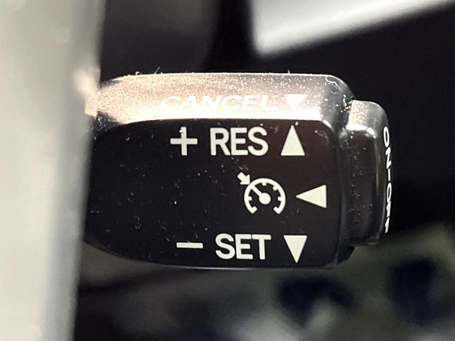 �y�N���[�Y�R���g���[���z�������H�����N���N���s�B�A�N�Z���𗣂��Ă���葬�x�ő��s���ł��A�������^�]���̕��S���y��!�����E�������ȒP�ȃX�C�b�`����Œ����ł��܂��B