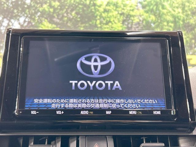 【純正ナビ】人気の純正ナビを装備しております。ナビの使いやすさはもちろん、オーディオ機能も充実!キャンプや旅行はもちろん、通勤や買い物など普段のドライブも楽しくなるはず♪