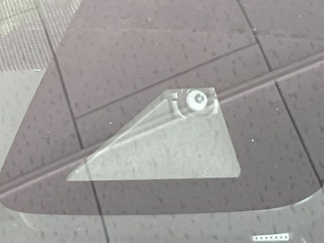 �y�g���^�Z�[�t�e�B�Z���X�z���s���ɑO���̎ԗ�����F�����A�Փ˂������Ȏ��͌x��ƃu���[�L�ŏՓˉ���Ɣ�Q�y�����A�V�X�g�B�����S�Ƀh���C�u�����y���݂��������܂��B