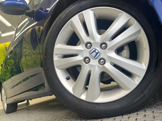 �y����16�C���`�A���~�z�C�[���z�O�ςɃ}�b�`���������A���~�z�C�[���𑕒����Ă���܂��B�e��ЊO�A���~�z�C�[����A�X�^�b�h���X�^�C�����戵�����Ă���܂��B���񂲑��k����������