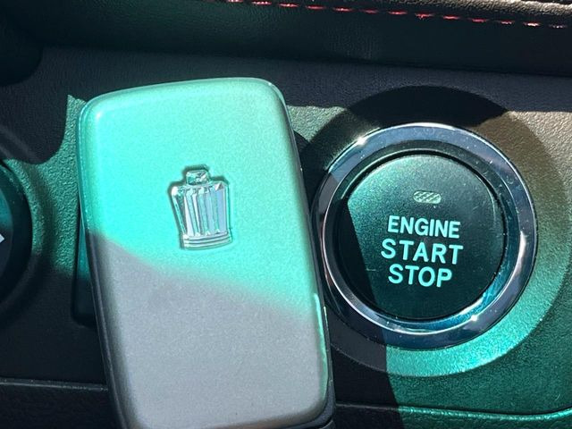 �y�X�}�[�g�L�[�z�J�o����|�P�b�g�ɓ��ꂽ�܂܂ł��h�A�̎{���E�������\�ȃX�}�[�g�L�[�𑕔��B�G���W���̃I���E�I�t�����J�M�����o���K�v����������Ƃ��Ă��֗��ł���