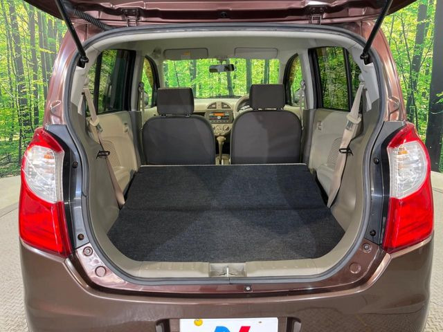 ���i�̂���������ʋ΁A���}���ɏ\���ȉ׎��X�y�[�X���m�ۂ��Ă���܂��B�Z�J���h�V�[�g��|���ƁA�傫�ȉו��̐ύڂ��\�ł���