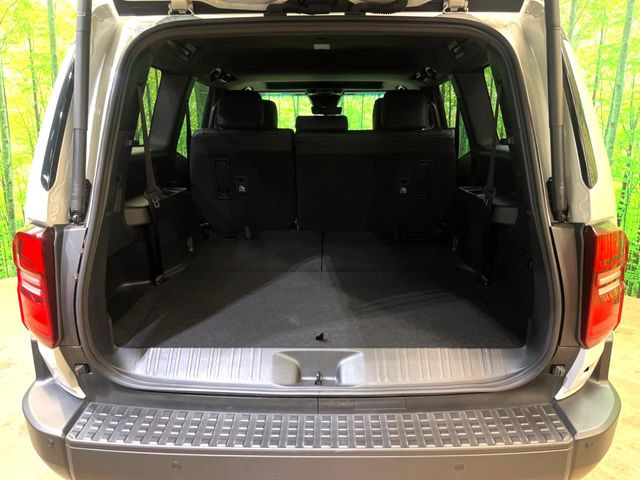 ���i�̂���������ʋ΁A���}���ɏ\���ȉ׎��X�y�[�X���m�ۂ��Ă���܂��B�Z�J���h�V�[�g��|���ƁA�傫�ȉו��̐ύڂ��\�ł���