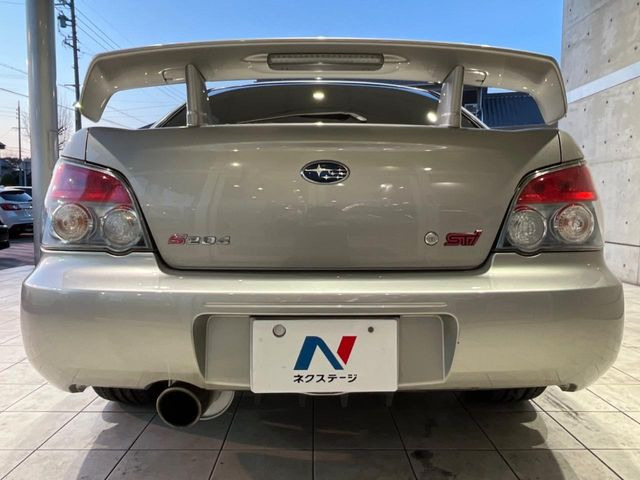 安心の最長10年・走行無制限保証(有償)をご用意。保証内容も充実はもちろん、無料点検&オイル交換や、年中無休の全国・24時間ロードサービスも付帯されておりますのでご安心下さい。