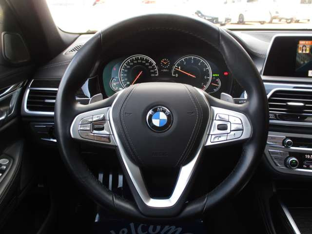 左H・純正ナビ・全方位M・フルセグ・リヤエンタ・サンルーフ・黒革ベンチレーション・マッサージシート・全ドアイージークローズ・Pトランク・純正20AW・革巻きH・パドルシフト