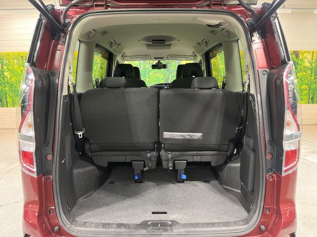 普段のお買い物や通勤、送迎等に十分な荷室スペースを確保しております。セカンドシートを倒すと、大きな荷物の積載も可能です♪